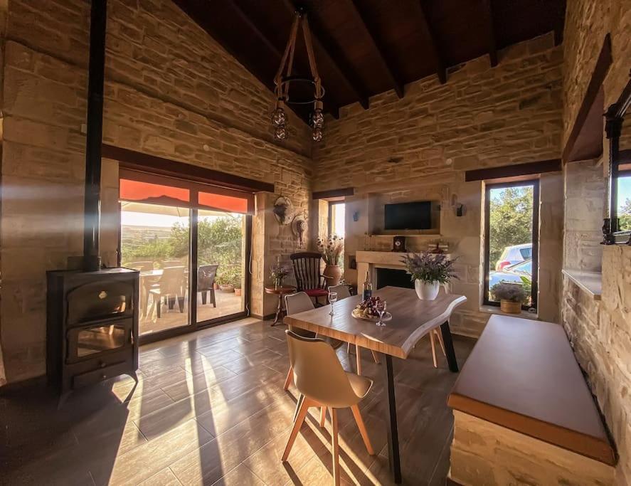 Olive Land - Γη Τησ Ελιασ / Stone Villa. Γούβες Εξωτερικό φωτογραφία