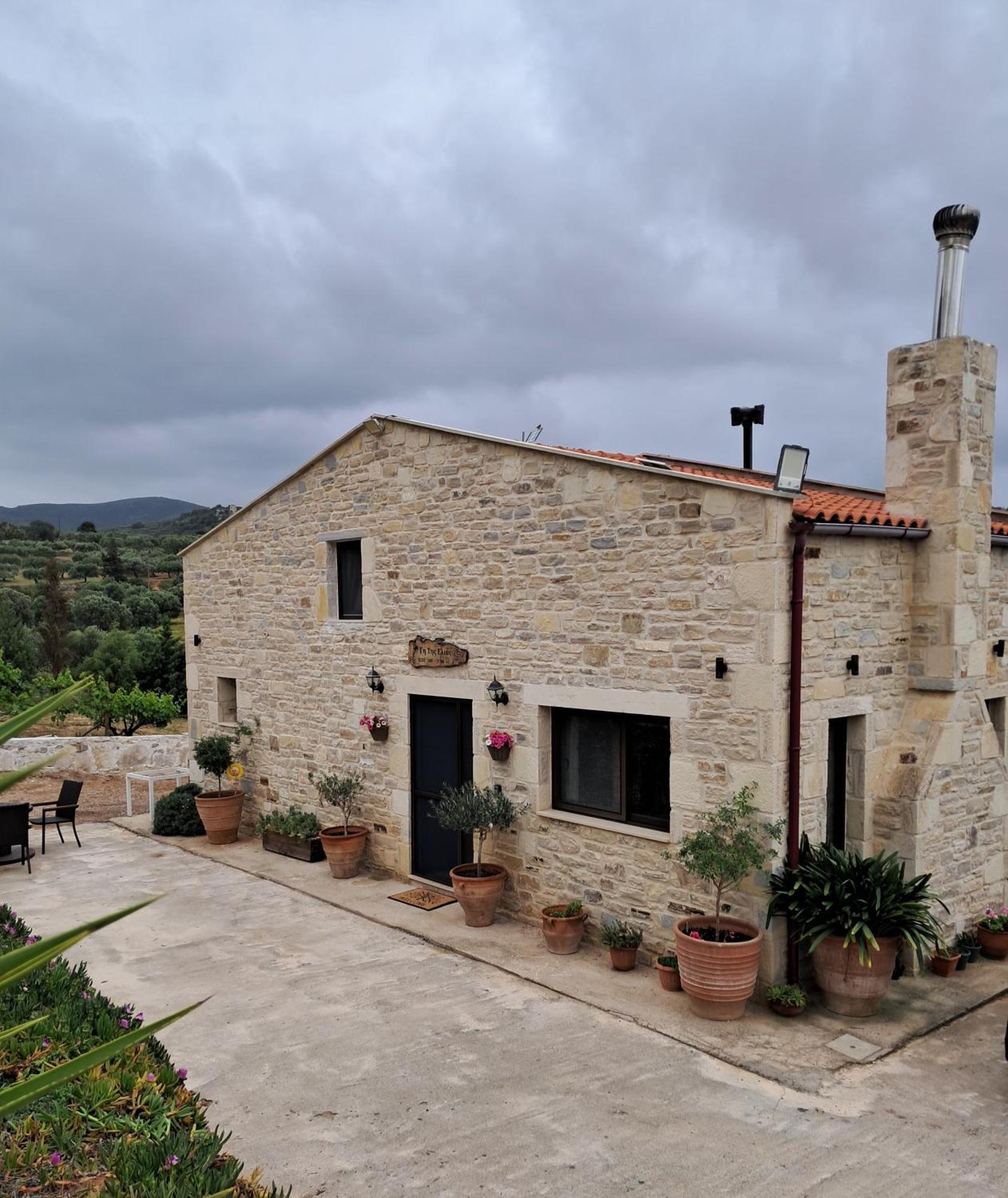 Olive Land - Γη Τησ Ελιασ / Stone Villa. Γούβες Εξωτερικό φωτογραφία